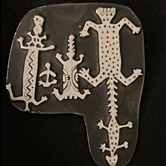 Urban Fetishes Brooch - Picture 2 of 10